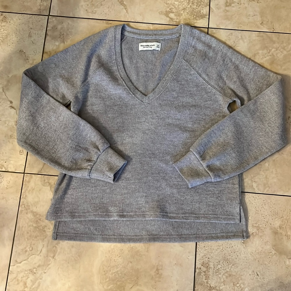Abercrombie heather gray v neck knitted sweater new